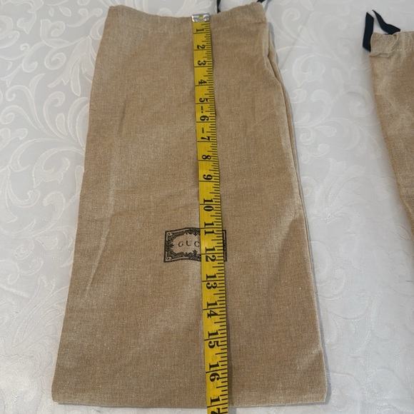 Set of 2 Gucci shoe dust bags. - Picture 4 of 5